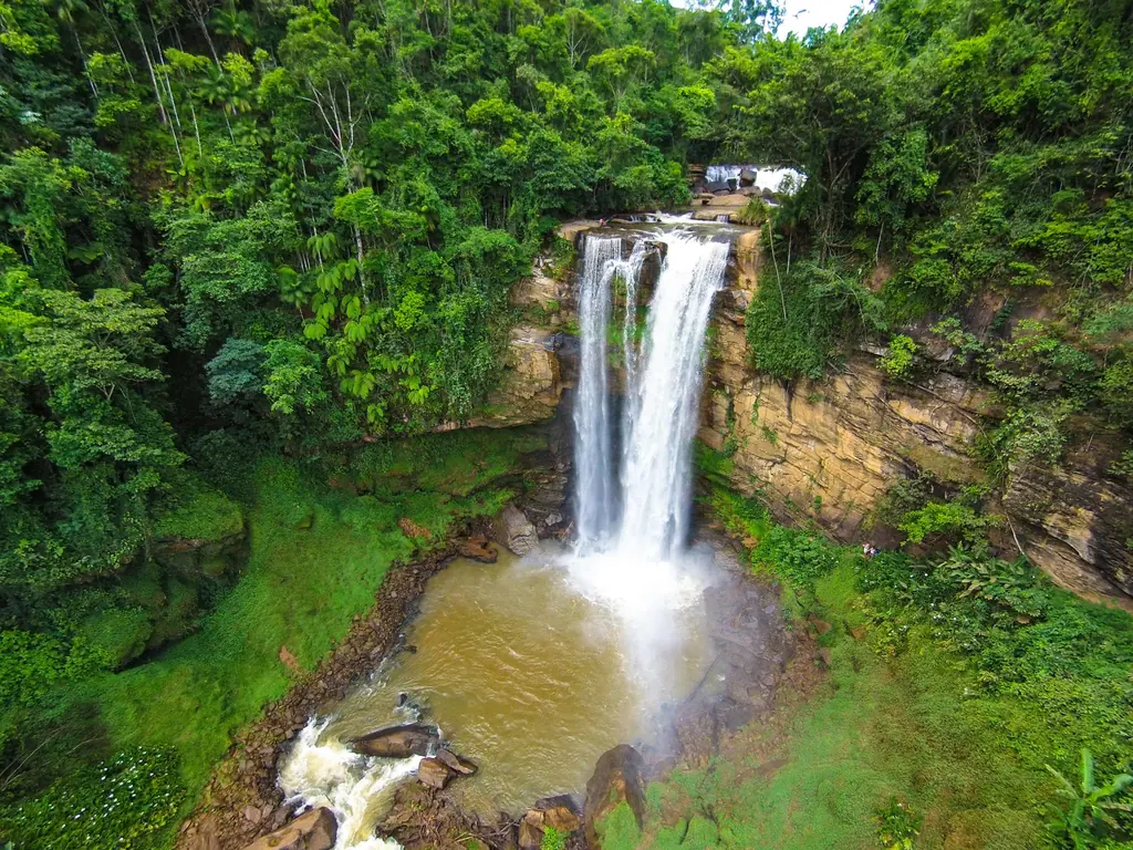 Cachoeira e poço Cachoeira e poço em Matilde, Alfredo Chaves