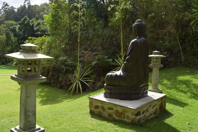 Estátua de Buda nos jardins do Mosteiro Zen Morro da Vargem