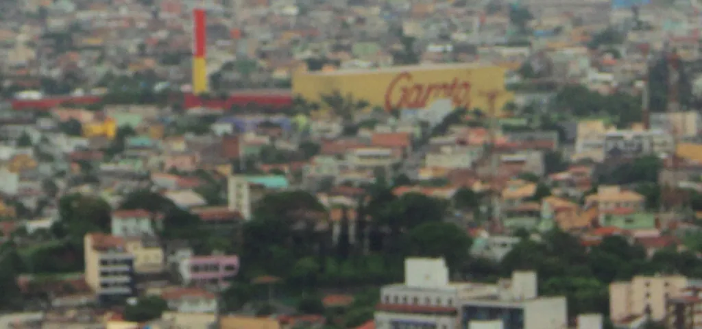 A fábrica da Garoto vista do alto, em Vila Velha Vista de Vila Velha (ES) com o prédio da fábrica da Chocolates Garoto em destaque