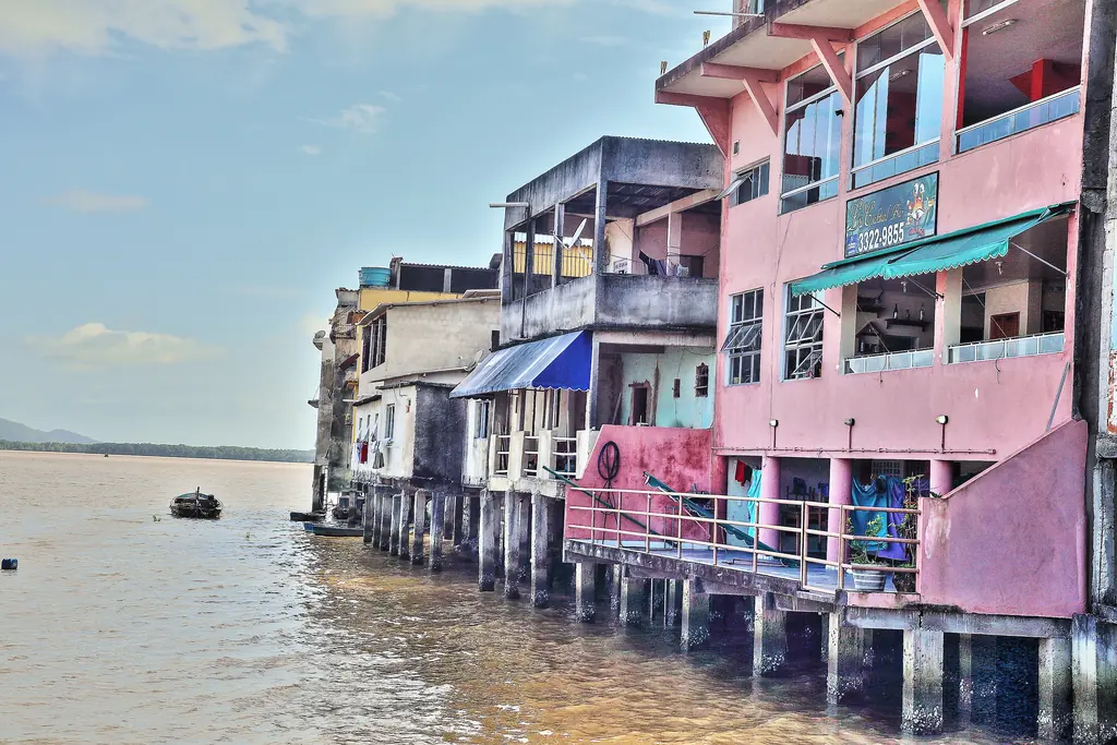 Restaurantes à beira do Rio Santa Maria Restaurantes à beira do rio na Ilha das Caieiras, em Vitória (ES)