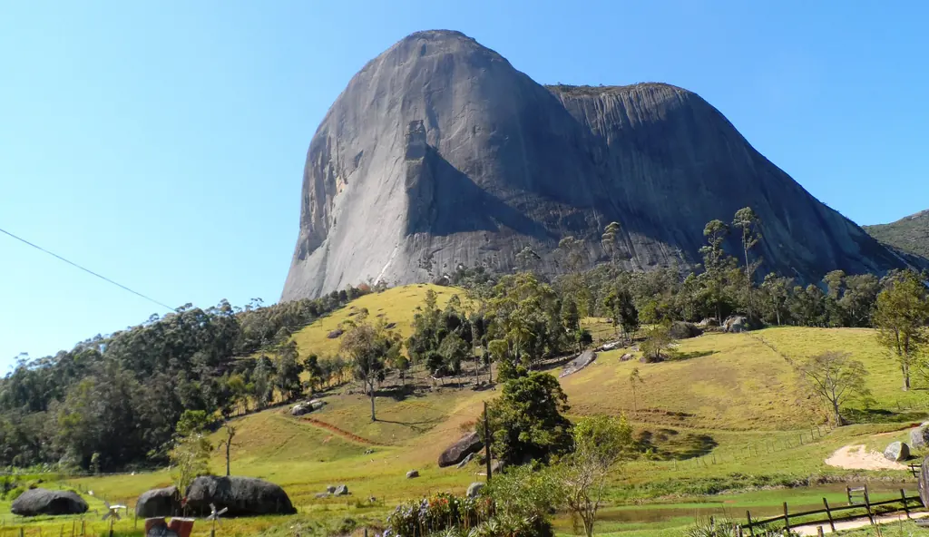 Pedra Azul e a formação do Lagarto, em Domingos Martins