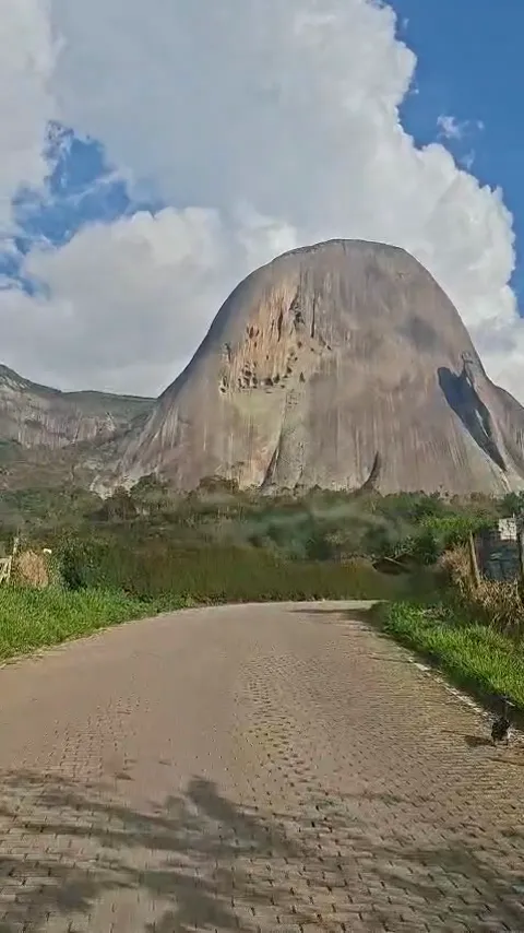 Pedra Azul vista da estrada em Aracê, Domingos Martins (ES)